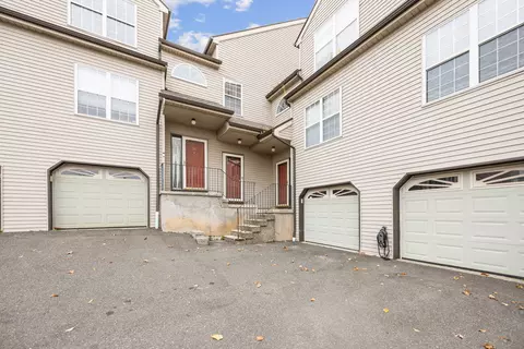 7 Taft Pt #56, Waterbury, CT 06708
