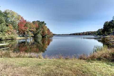 95 Lakeview Dr, Coventry, CT 06238