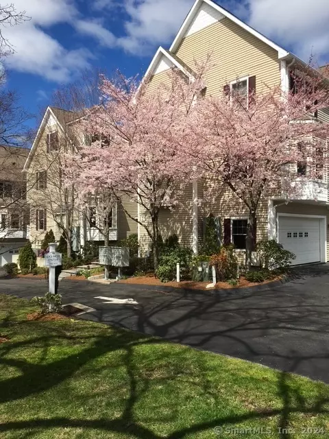 160 Glenbrook Rd #4B, Stamford, CT 06902