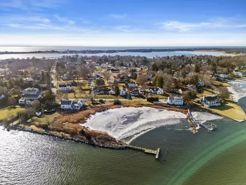 152 N Cove Rd, Old Saybrook, CT 06475