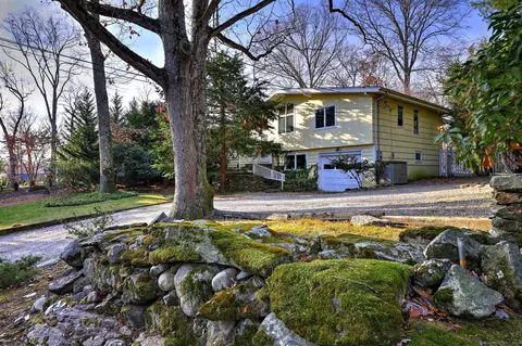 17 Long Lots Rd # B, Westport, CT 06880