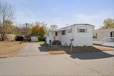7 Apache Rd, East Hartford, CT 06118
