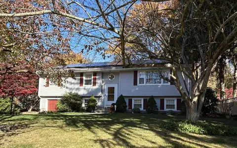 32 Hampshire Dr, Hamden, CT 06518