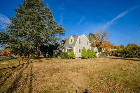 569 West St, Southington, CT 06489