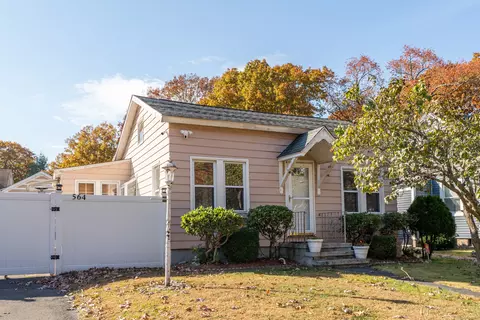 564 Laurel St, East Haven, CT 06512