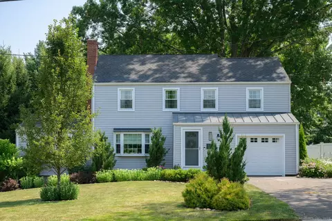 11 Crestwood Rd, West Hartford, CT 06107