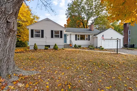 22 Fox Meadow Ln, West Hartford, CT 06107