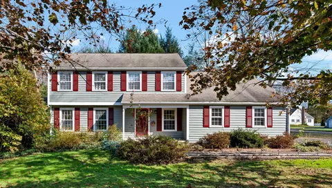10 Homestead Pl, Cheshire, CT 06410