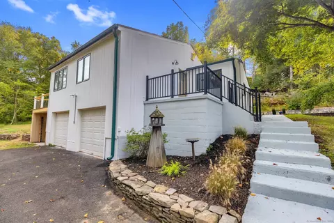 1 Deer Trl, Newtown, CT 06482
