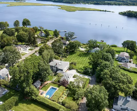 7 Dickinson Ln, Essex, CT 06426