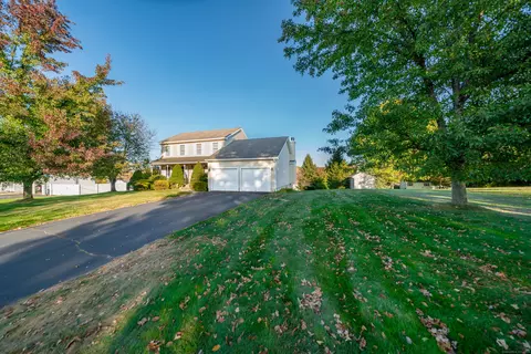 39 Skinner Rd, East Windsor, CT 06016