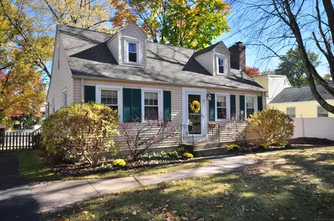 7 Lennox Ave, Windsor, CT 06095