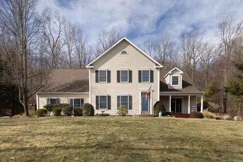 134 Farmingberry Dr, Southington, CT 06489