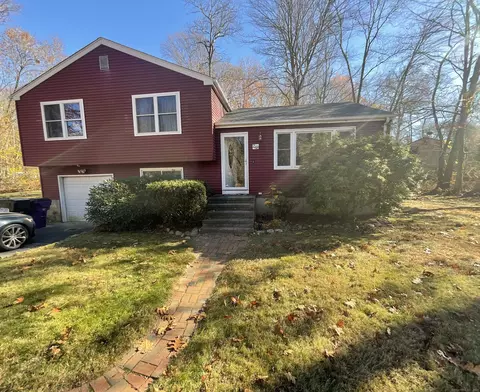 24 Longate Rd, Clinton, CT 06413