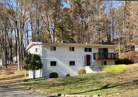 20 E Hunting Ridge Rd, Stamford, CT 06903