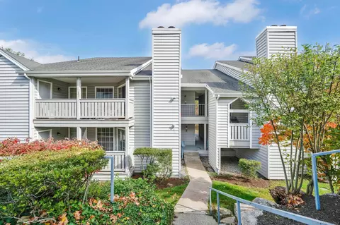 55 Leafwood Ln #288, Groton, CT 06340