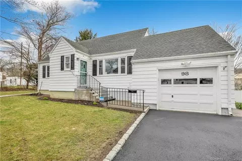 98 Alvin St, Fairfield, CT 06825