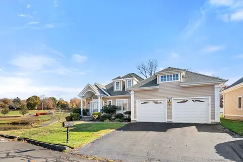 37 Mulligan Dr #37, Wallingford, CT 06492