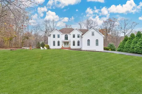 45 Admiral Dr, Monroe, CT 06468