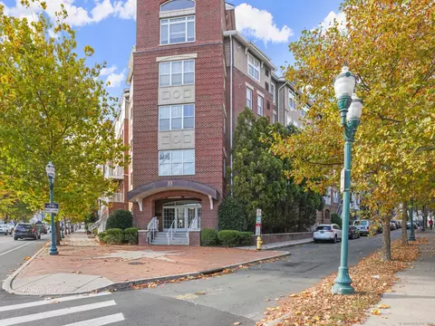 35 W Broad St #411, Stamford, CT 06902