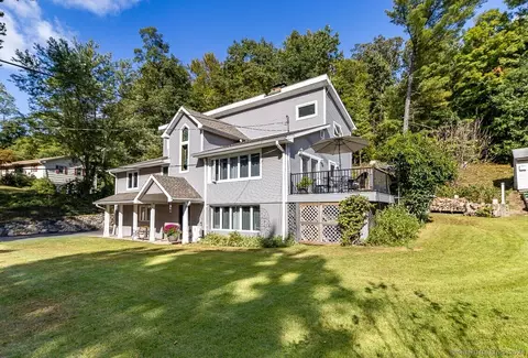 526 Huckleberry Hill Rd, Avon, CT 06001
