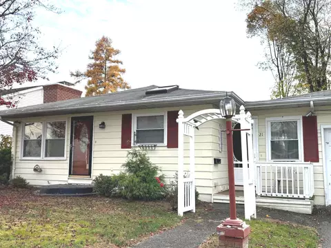 21 Orchard Ln, Waterbury, CT 06705