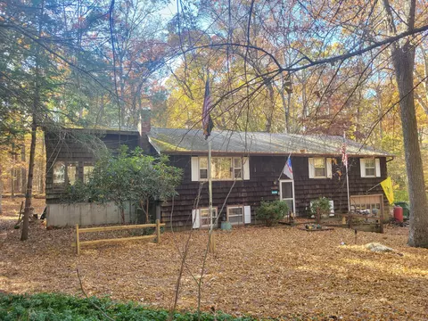 24 Farmstead Rd, Mansfield, CT 06268