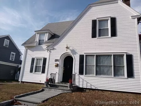32 Wade St, Bridgeport, CT 06604