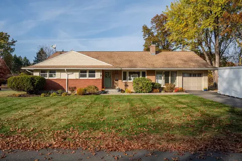 11 Hamlin Dr, West Hartford, CT 06117