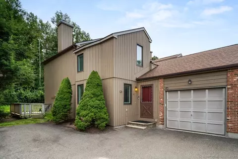 42 Far View Cmns #42, Southbury, CT 06488