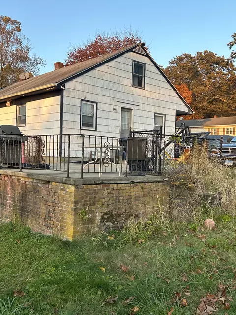 23 Gallup St, Groton, CT 06340