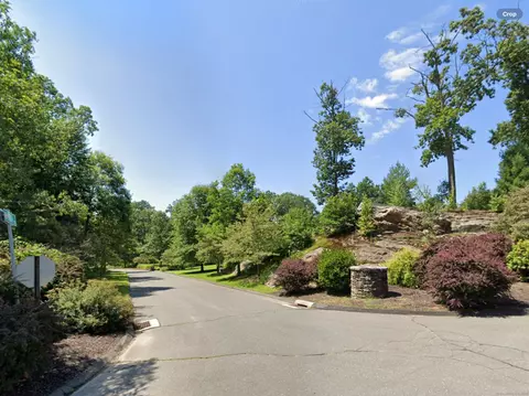 6 Vona Way, Newtown, CT 06470