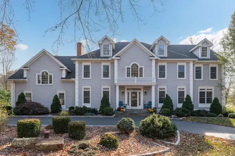 51 Kendal Ct, Guilford, CT 06437