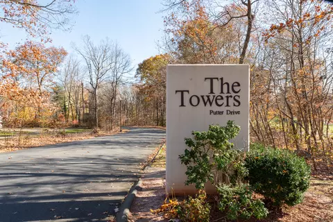 69 Putter Dr #210, Wallingford, CT 06492