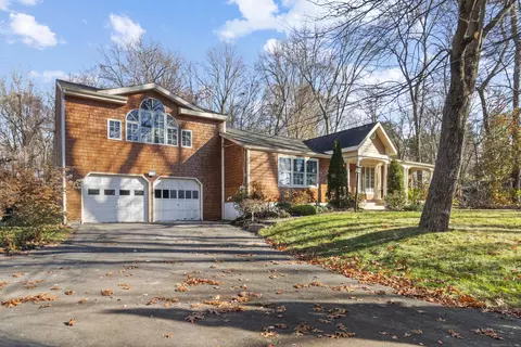 10 Musket Trl, Bloomfield, CT 06002