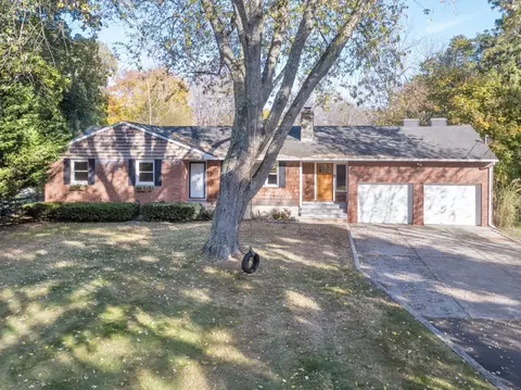 39 Pearl St, Guilford, CT 06437