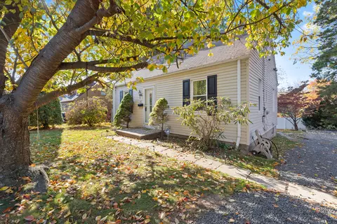 47 Stonecrest Dr, Bristol, CT 06010