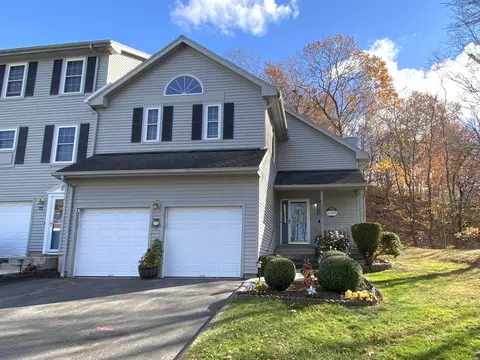 65 Crown Rdg #65, Newington, CT 06111