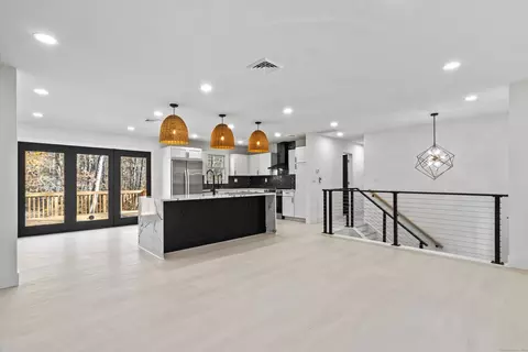 112 Hart Rd, Guilford, CT 06437