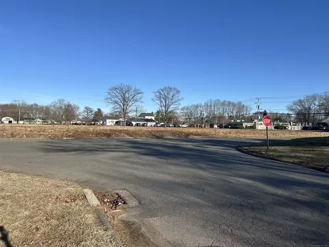 7 National Dr, Windsor Locks, CT 06096 photo 1