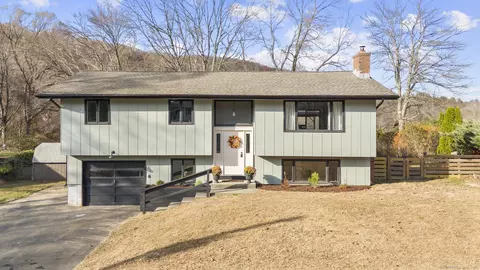 42 Mine Rd, Burlington, CT 06013