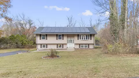 111 Brook Ln, North Branford, CT 06471