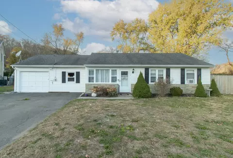 6 Raymond Ct, East Haven, CT 06512