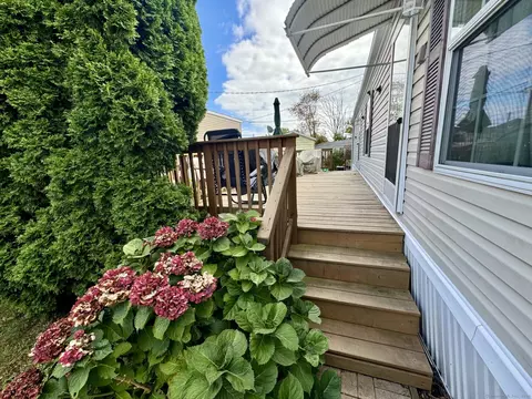 19 Leetes Island Rd #TRLR 27, Branford, CT 06405