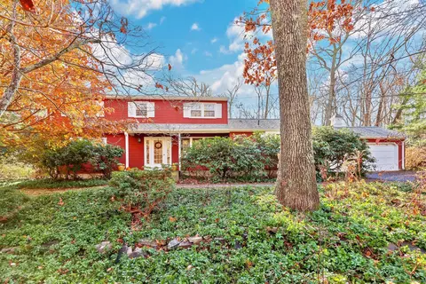 61 Hillyndale Rd, Mansfield, CT 06268
