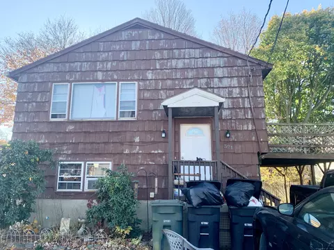 319 W Main St, Milford, CT 06460