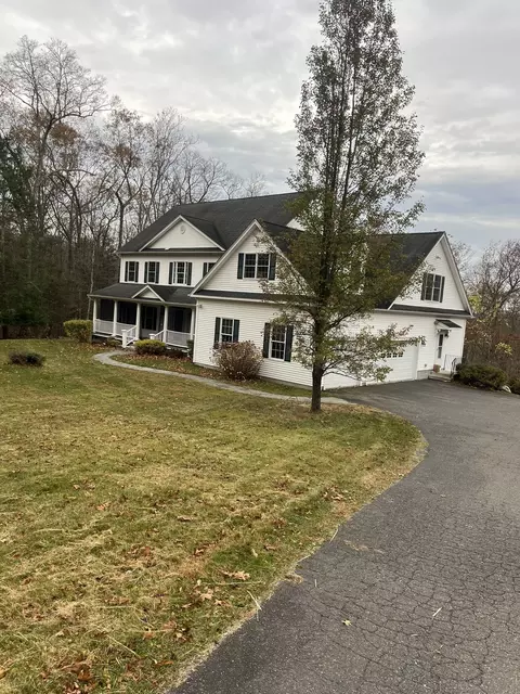 92 Tuttle Rd, Woodbury, CT 06798