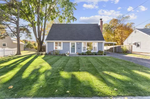 42 Sparrowbush Ln, Milford, CT 06460