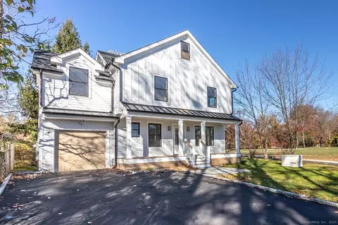 552 Knapps Hwy, Fairfield, CT 06825