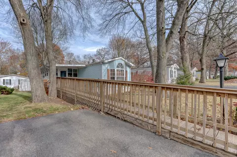 9 Fairway Dr, Windham, CT 06256